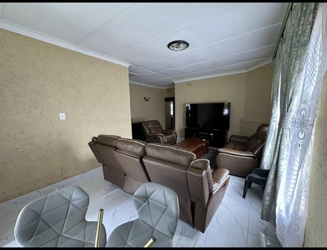 3 BEDROOM HOUSE FOR SALE IN SOUTH HILLS